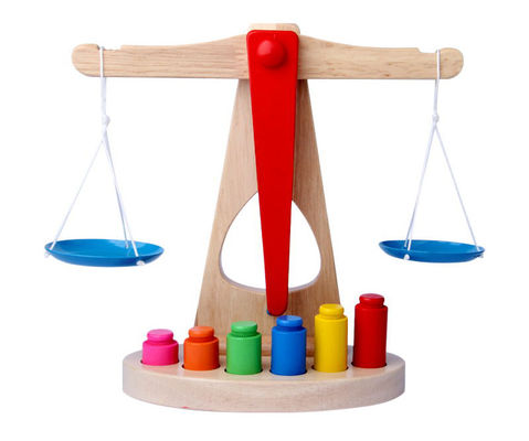 Weighing 10CM Wooden Balance Scale Toy Montessori Balance Scale